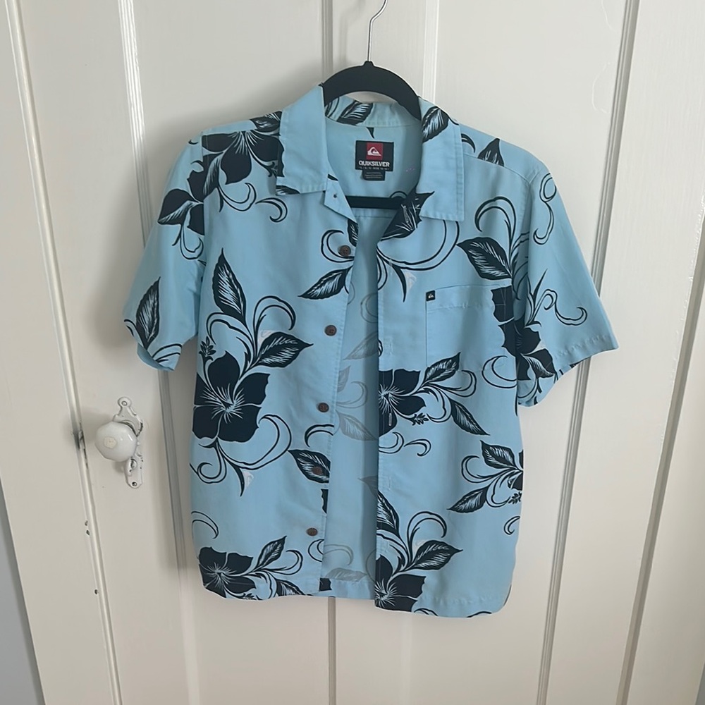 Quiksilver Blue Casual Button Down Shirt with Floral Design (Size 16-18)